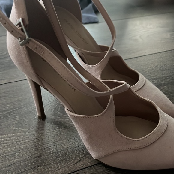 High heels - Picture 3 of 3